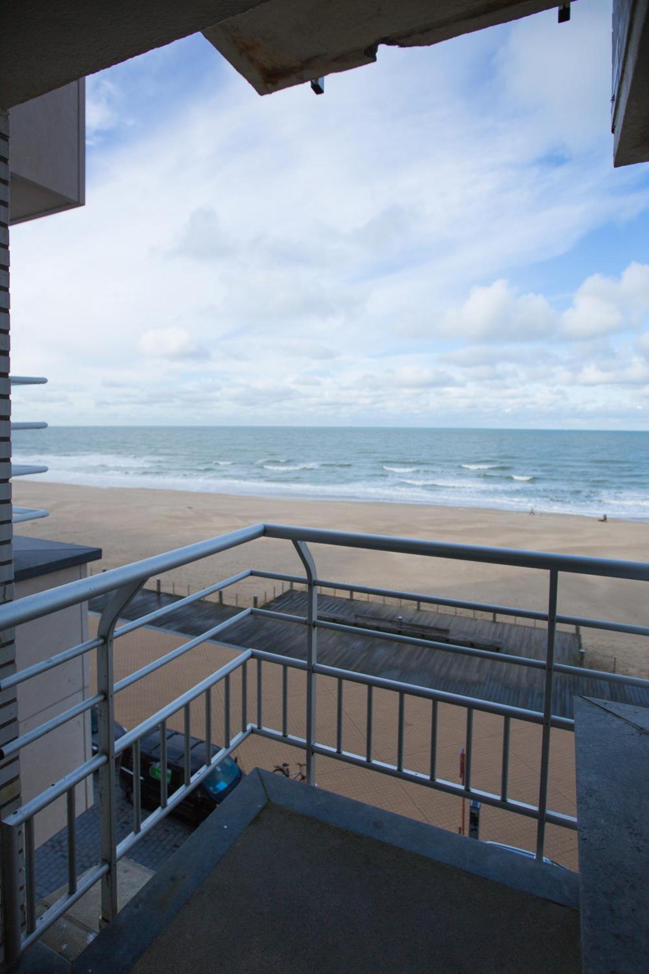 Bright Apartment With Sea View Oostende Exterior foto